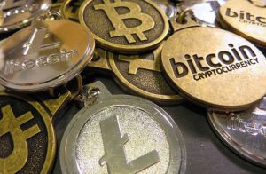 Đầu tư bất động sản hay Bitcoin